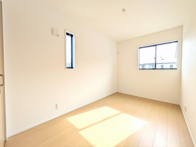 八王子市　めじろ台　新築一戸建ての洋室|～2階5.0帖の洋室　2面採光で明るく風通しの良いお部屋です～