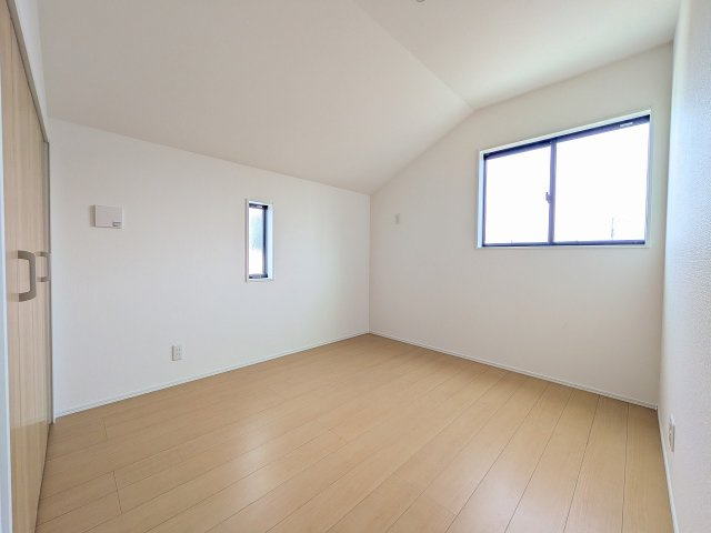 八王子市　めじろ台　新築一戸建ての子供部屋|～2階5.2帖の洋室　2面採光で明るく風通しの良いお部屋です～