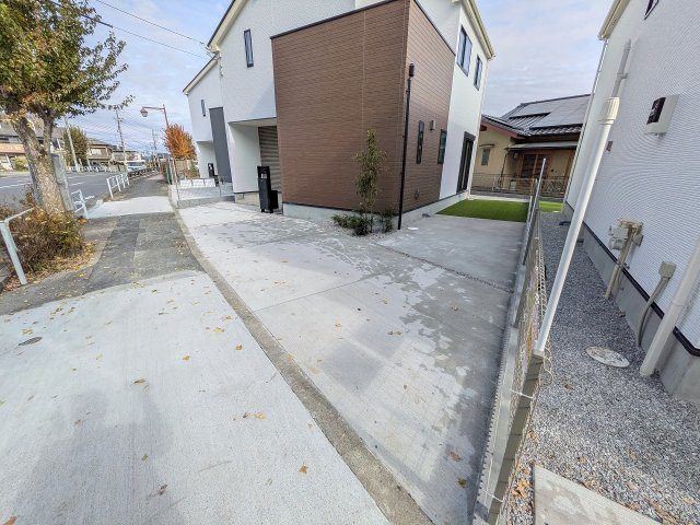 八王子市　めじろ台　新築一戸建ての駐車場|～2台駐車可能カースペース～