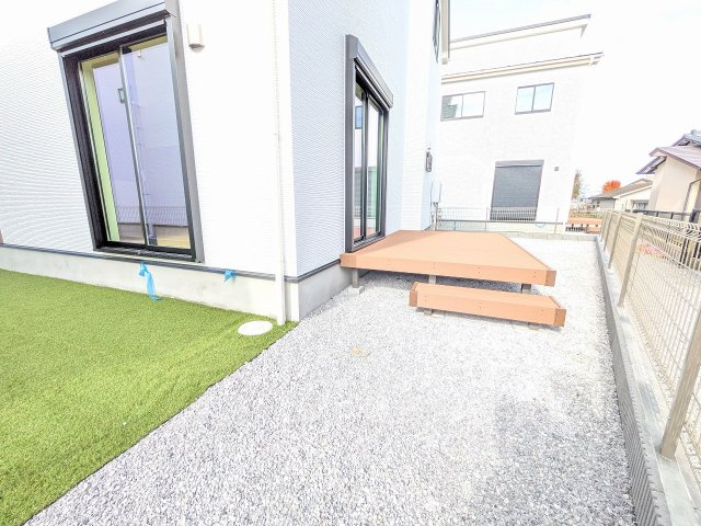 八王子市　めじろ台　新築一戸建ての庭|～ガーデニングなど楽しめる庭付き　ウッドデッキもあります～