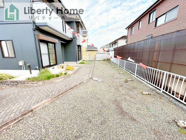 常陸太田市天神林町　中古戸建の前面道路含む現地写真