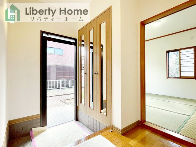 常陸太田市天神林町　中古戸建の玄関