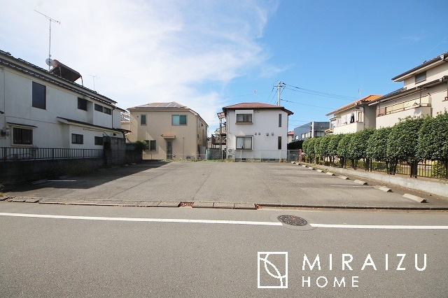 【前面道路含む現地写真】 | 陽の光をたっぷりと浴びながら気持ち良く生活が出来ます。夢のマイホーム、夢ではなく実現出来ます！見学・ご相談等、お気軽にご連絡下さい。