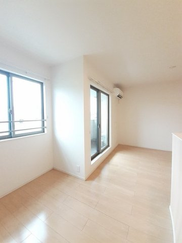 フォレスト　ガーデン　Ｄの居間・リビング