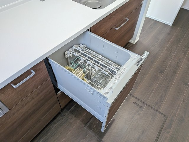 八王子市　めじろ台　新築一戸建てのキッチン|～食洗機付き　食事後の食器洗いはお任せ、家族でゆっくりとくつろげます～