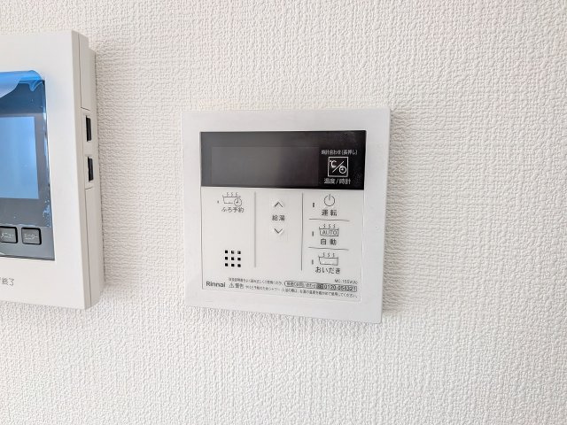 八王子市　めじろ台　新築一戸建てのキッチン|～給湯器リモコン　風呂予約機能、オートバス、追い炊き機能付～