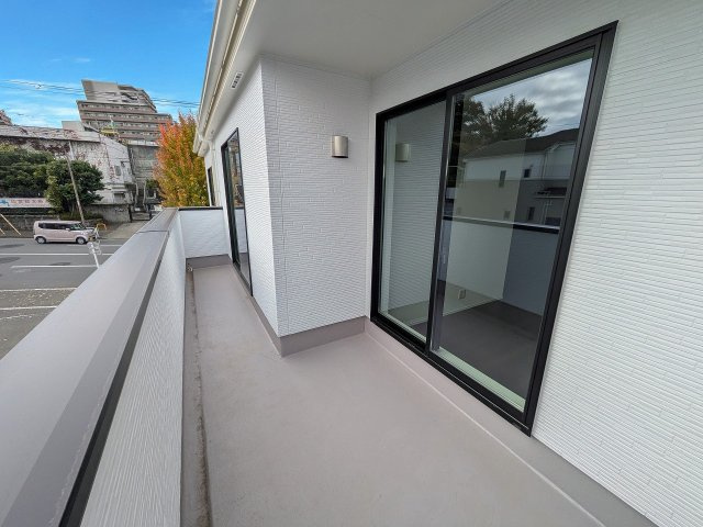八王子市　めじろ台　新築一戸建てのバルコニー|～陽当たりの良いバルコニー　洗濯物がよく乾きそうです～