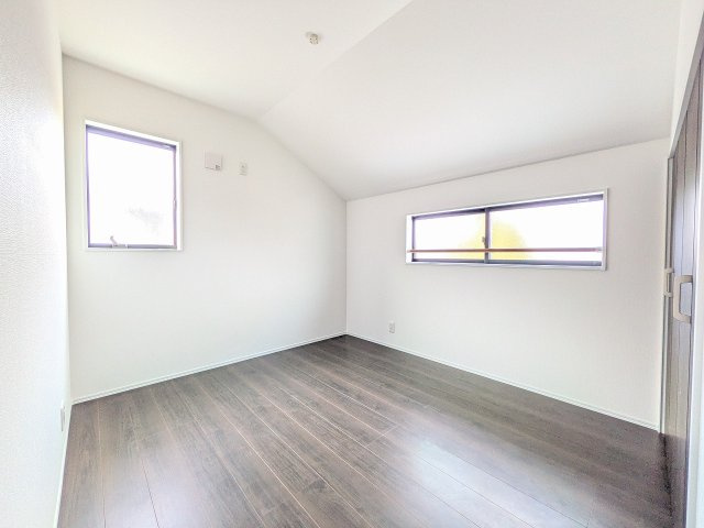 八王子市　めじろ台　新築一戸建ての子供部屋|～2階5.2帖の洋室　2面採光で明るく風通しの良いお部屋です～