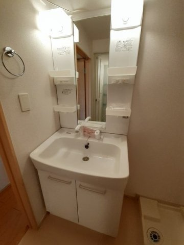 グレイシャス髙尾Ａの洗面所|広い洗面スペースです★