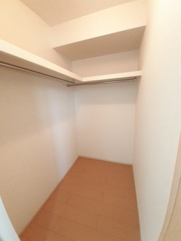 グレイシャス髙尾Ａの収納|ウォークインクローゼットなので収納豊富です★