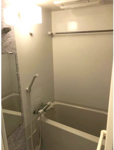 S-RESIDENCE新大阪駅前の浴室