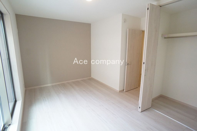 【寝室】 | 八尾市若草町 | 【2階：ゆったり洋室8帖♪】クローゼット完備です♪