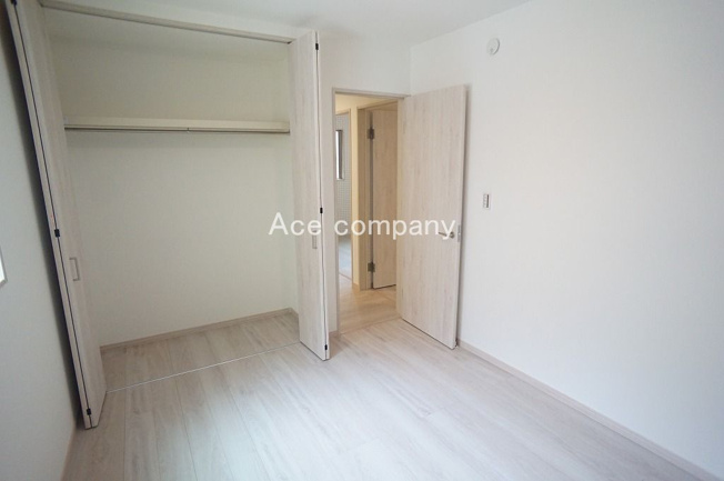 【子供部屋】 | 八尾市若草町 | 【2階：洋室5.3帖】クローゼット完備です♪