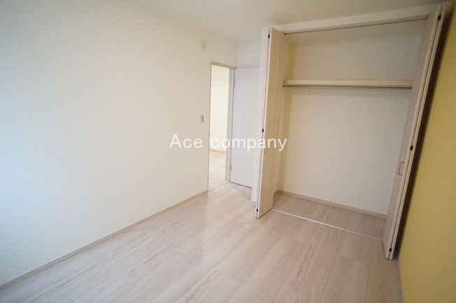 【子供部屋】 | 八尾市若草町 | 【2階：洋室6帖】クローゼット完備です♪