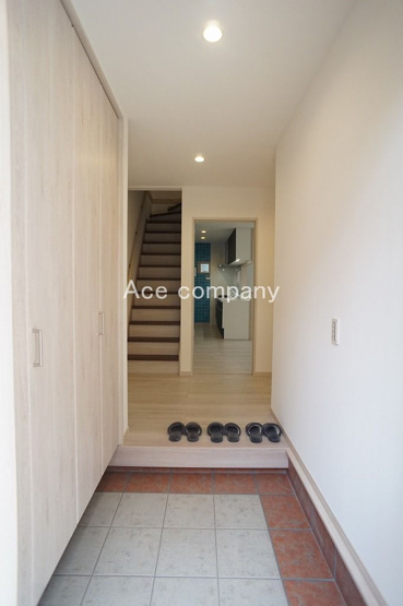 【玄関】 | 八尾市若草町 | スマートキーで楽々解施錠☆TVモニターホン完備☆大容量のシューズクローゼットあります！