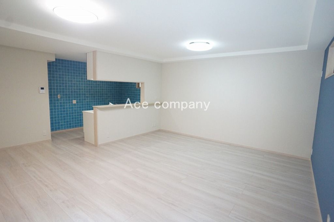 【居間・リビング】 | 八尾市若草町 | 【LDK：広々約21.3帖！】