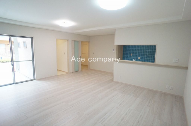 【居間・リビング】 | 八尾市若草町 | 【LDK：広々約21.3帖！】