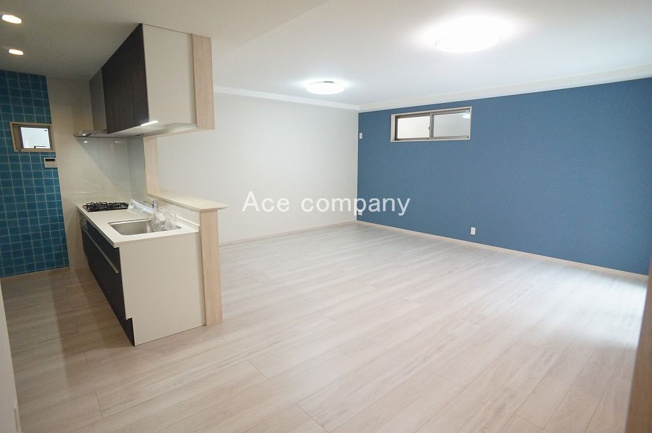 【居間・リビング】 | 八尾市若草町 | 【LDK：広々約21.3帖！】