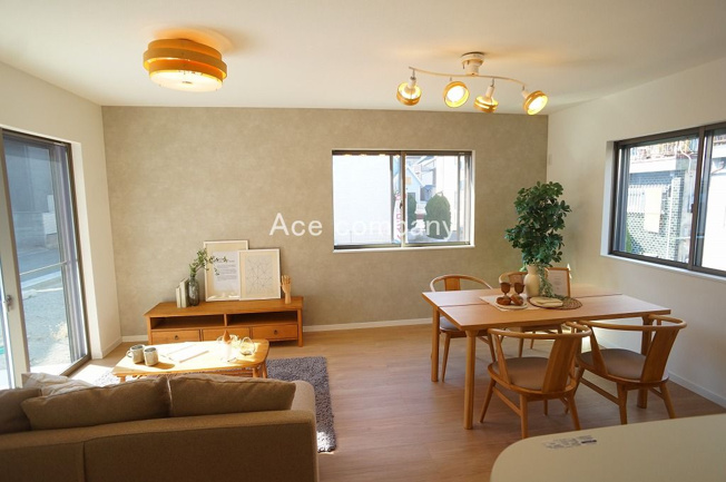 【居間・リビング】 | 八尾市明美町2丁目 | 【LDK：17帖】