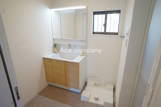 【ランドリースペース】 | 八尾市明美町2丁目 | 洗面室に床下収納付きです♪