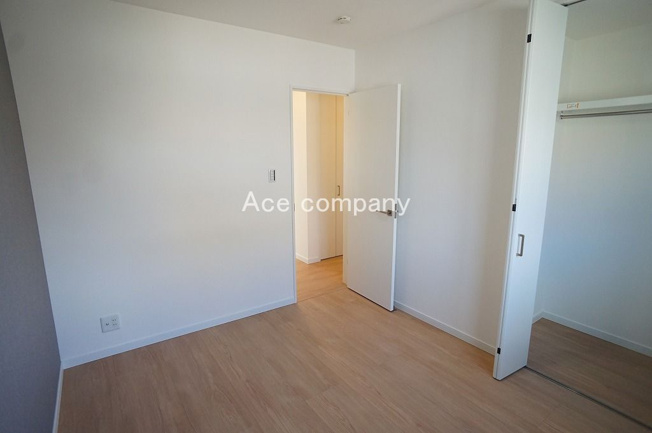 【子供部屋】 | 八尾市明美町2丁目 | 【2階：東側洋室5.25帖】クローゼット完備です♪