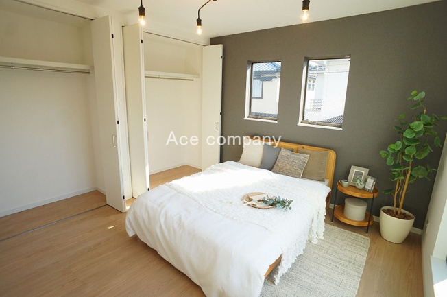 【寝室】 | 八尾市明美町2丁目 | 【2階：洋室7.6帖】嬉しいたっぷりのクローゼット完備！2クローゼット、仕分けしやすいですね♪