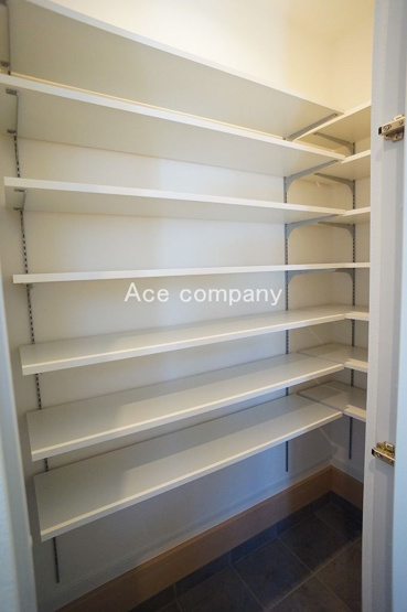 【収納】 | 八尾市明美町2丁目 | 【シューズインクローゼット内】中は可動式の棚付きです♪