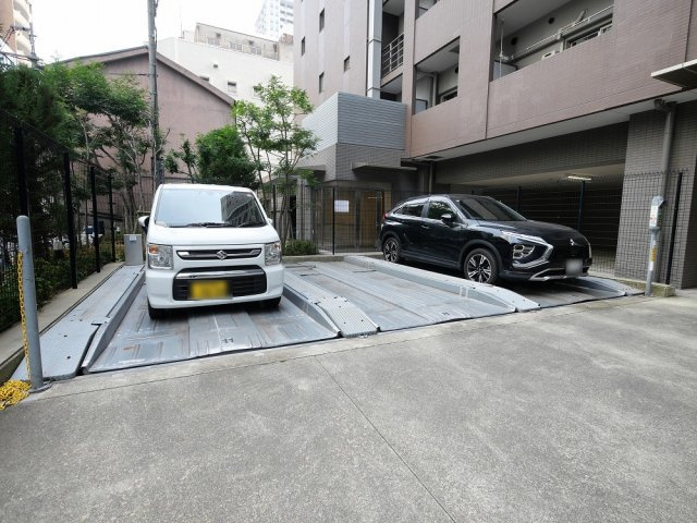 KDX堺筋本町レジデンスの駐車場