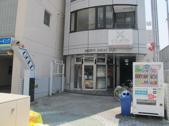 メイブン栄ビル　のエントランス