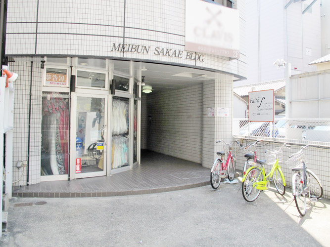 メイブン栄ビル　のエントランス