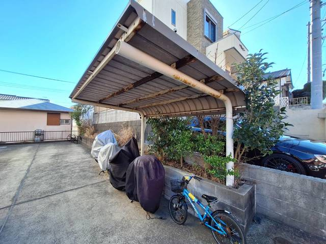 メゾン・ド・葉山の居間・リビング|対面キッチンのＬＤＫ１４帖