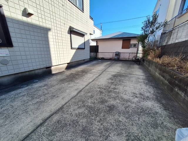 メゾン・ド・葉山の駐車場
