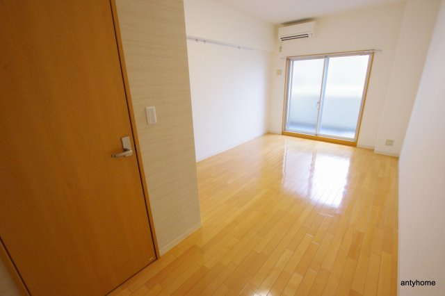 アーデンタワー靭公園　仲介手数料無料の居間・リビング