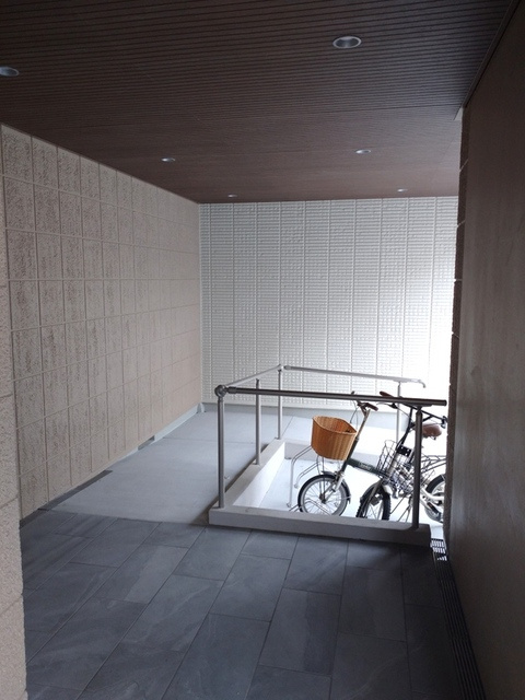 （シニア限定）メゾン　インフィニティ川崎大師のその他共用部分|バリアフリーのエントランス