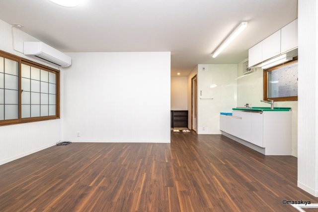 中村ビルの洋室