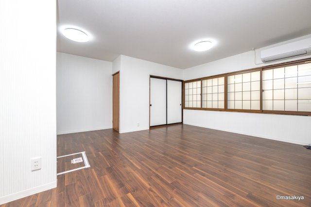 中村ビルの居間・リビング