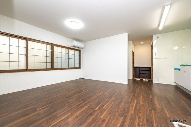 中村ビルの洋室