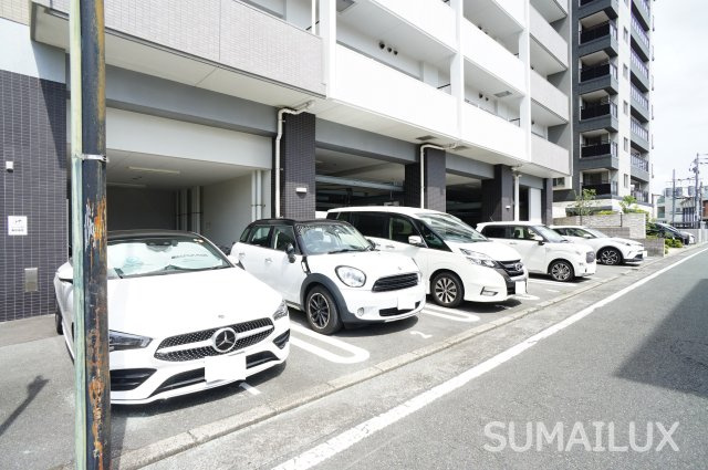 熊本市中央区迎町１丁目の賃貸マンションの駐車場