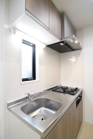 destino東町Ⅱのキッチン|2口コンロ・グリル付のシステムキッチンです♪