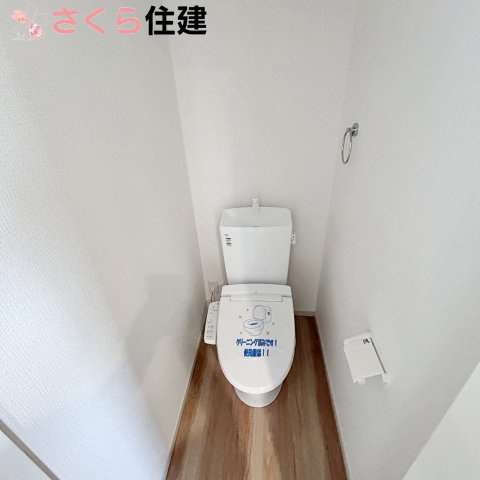 宇都宮市西原町2期　3号棟のトイレ|トイレは各階完備。夜、トイレに起きても、2階の寝室から1階のトイレに降りる必要はありません。