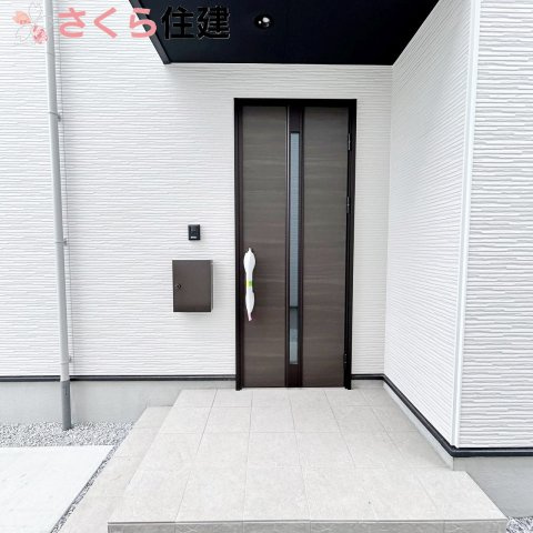 宇都宮市西原町2期　3号棟の玄関|玄関ドアが通りから見えないので防犯にもよさそうです