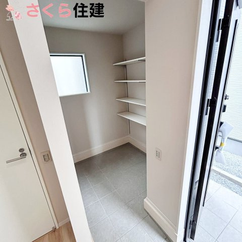 宇都宮市西原町2期　3号棟の玄関|シューズインクローゼットがあるのでベビーカーやゴルフバックも収納らくらく
