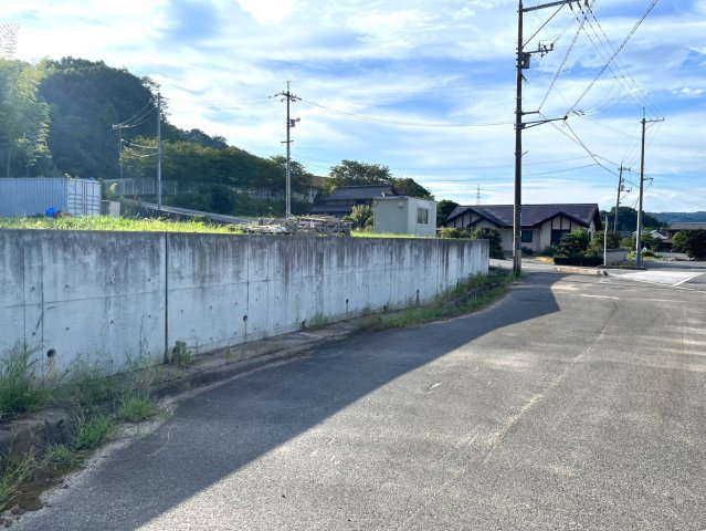 金光町佐方売地2150の前面道路含む現地写真