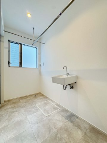 中古再生住宅：青葉台2丁目 のランドリースペース|ランドリースペース