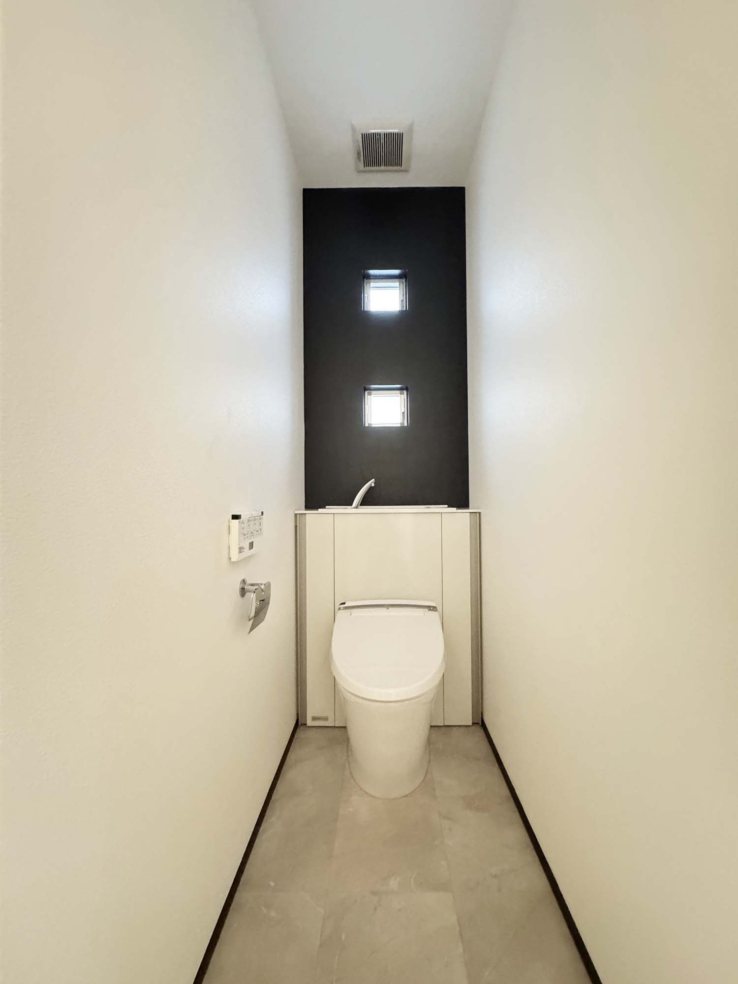 中古再生住宅：青葉台2丁目 のトイレ|1階、2階に温水洗浄便座