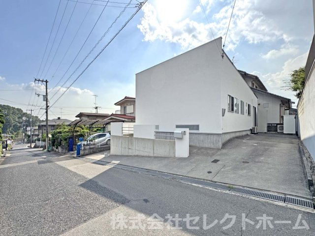 中古再生住宅：青葉台2丁目 の前面道路含む現地写真|中古再生住宅：青葉台2丁目
★先着順販売受付開始！
◎庭付のある拘りの中古平屋住宅
◎大門駅車で11分
◎駐車3台 以上可