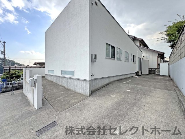 中古再生住宅：青葉台2丁目 のエントランス|中古再生住宅：青葉台2丁目
★先着順販売受付開始！
◎庭付のある拘りの中古平屋住宅
◎大門駅車で11分
◎駐車3台 以上可
