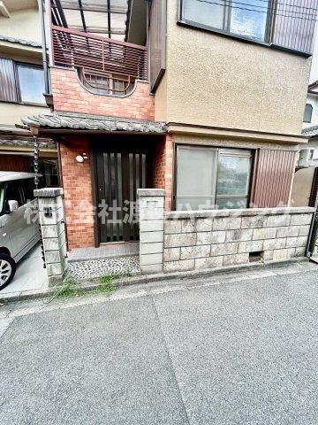 西弓削2丁目一戸建のエントランス