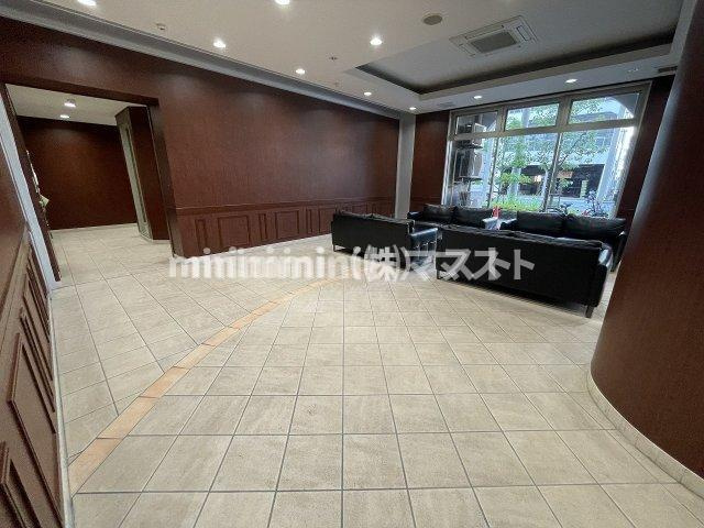 グレンパーク梅田北のロビー