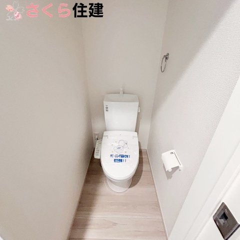 宇都宮市西原町2期　4号棟のトイレ|トイレは各階完備。夜、トイレに起きても、2階の寝室から1階のトイレに降りる必要はありません。